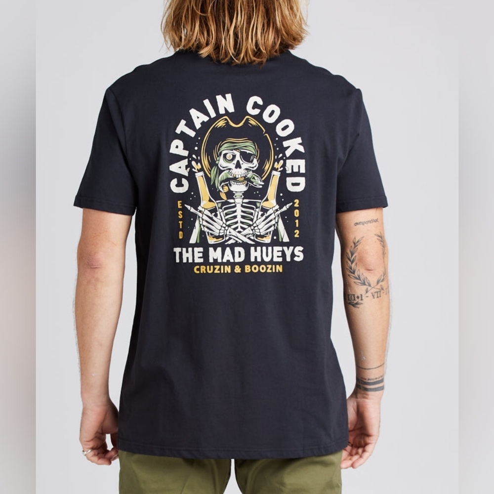 The Mad Hueys Captain Cooked Pirate  Short Sleeve Tee Shirt Black NWT Mens Small